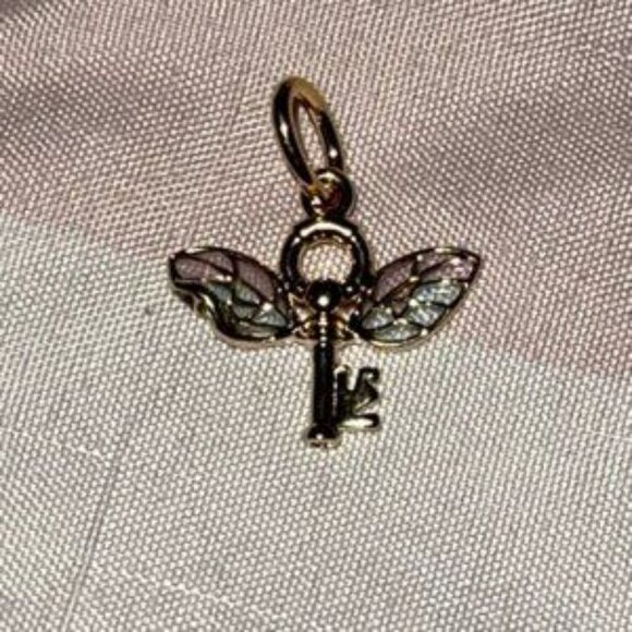 Pandora Harry Potter, Winged Key Pendant - Picture 5 of 5